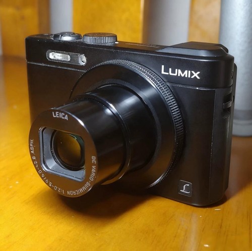 Panasonic lf1 12mp zoom - 7x,